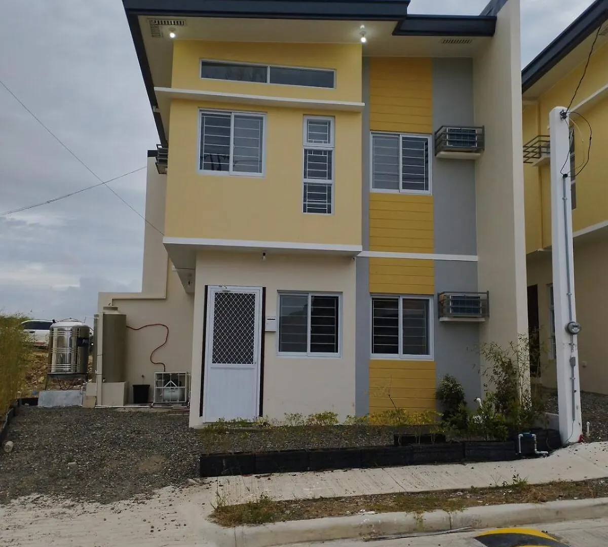 3Br 2-Storey Home Near Airport Davao Stadt